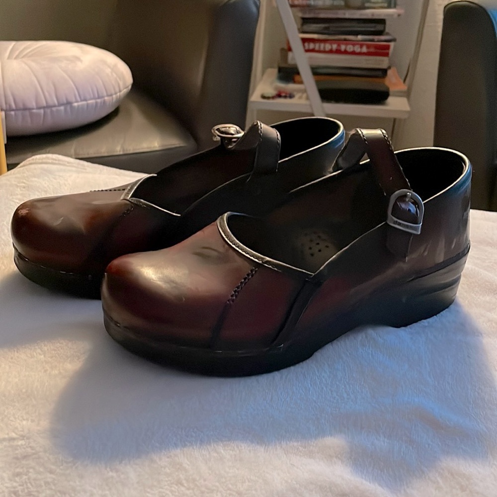 Dansko SZ 38 shoes